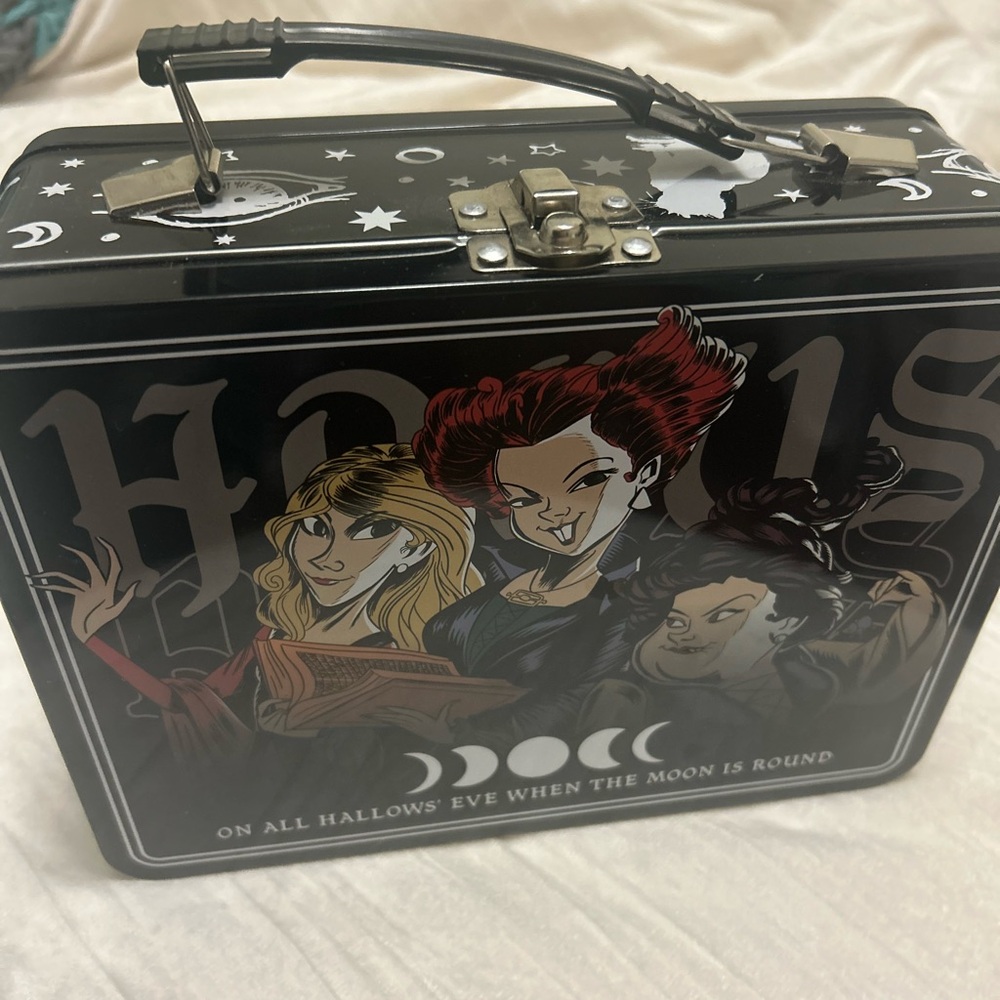 DISNEY  Hocus Pocus Lunchbox “vintage tin”